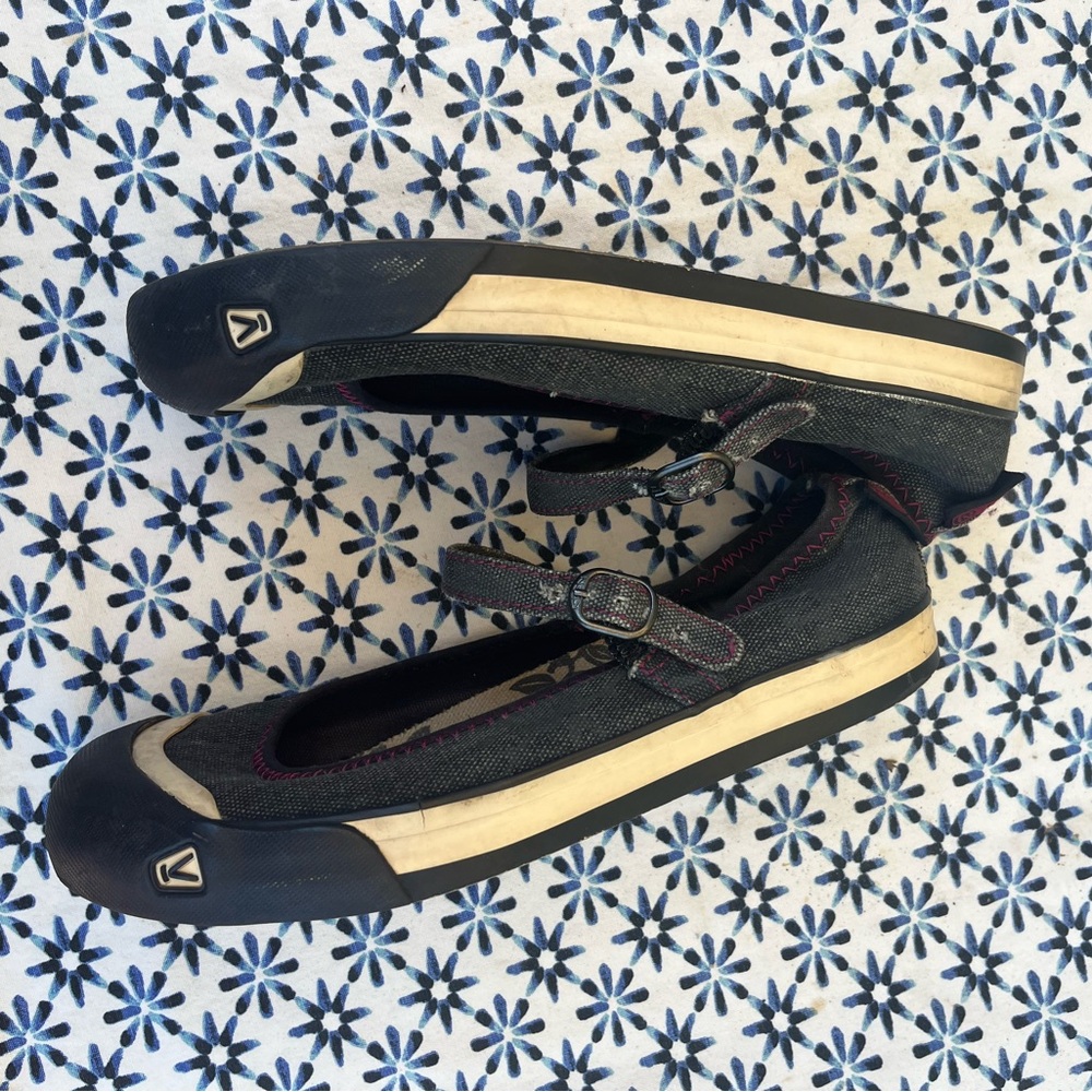 Keen Black Mary Jane Sneakers 9.5 - Picture 2 of 6